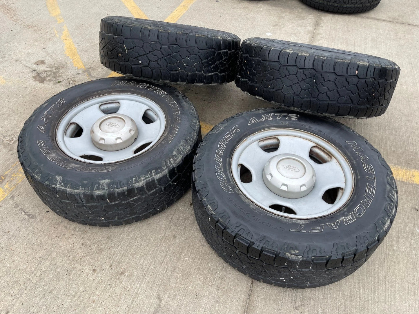 (1) 18" Ford F-250 F-350 OEM 3601 steel spare wheel rim tire