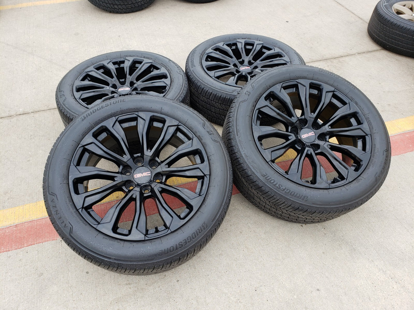 22" GMC Yukon Sierra Chevy Tahoe Silverado OEM wheels rims tires 97000 14025