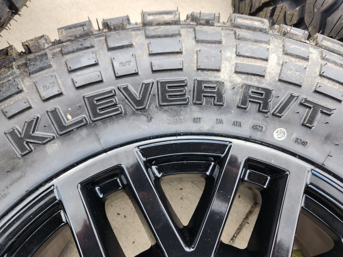 20" Ford F-250 F-350 OEM Black rims wheels tires 10201 TREMOR 2024 2025 NEW 37"