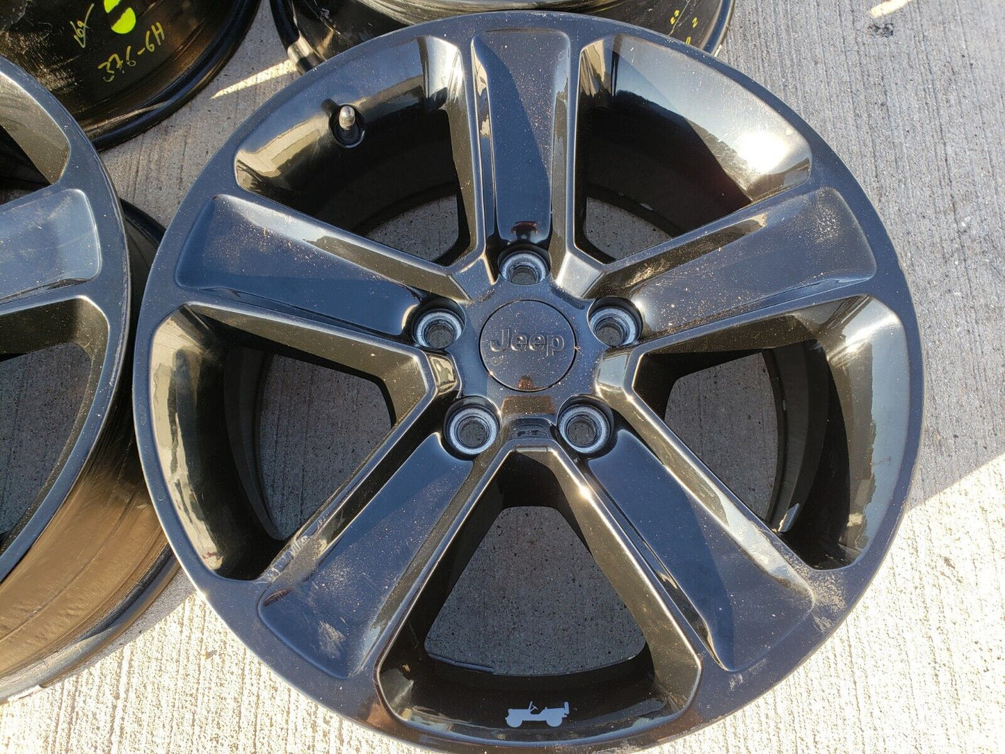 18" Jeep Wrangler Altitude Black OEM 9255 9221 wheels rims 2021 2022 2023 2024