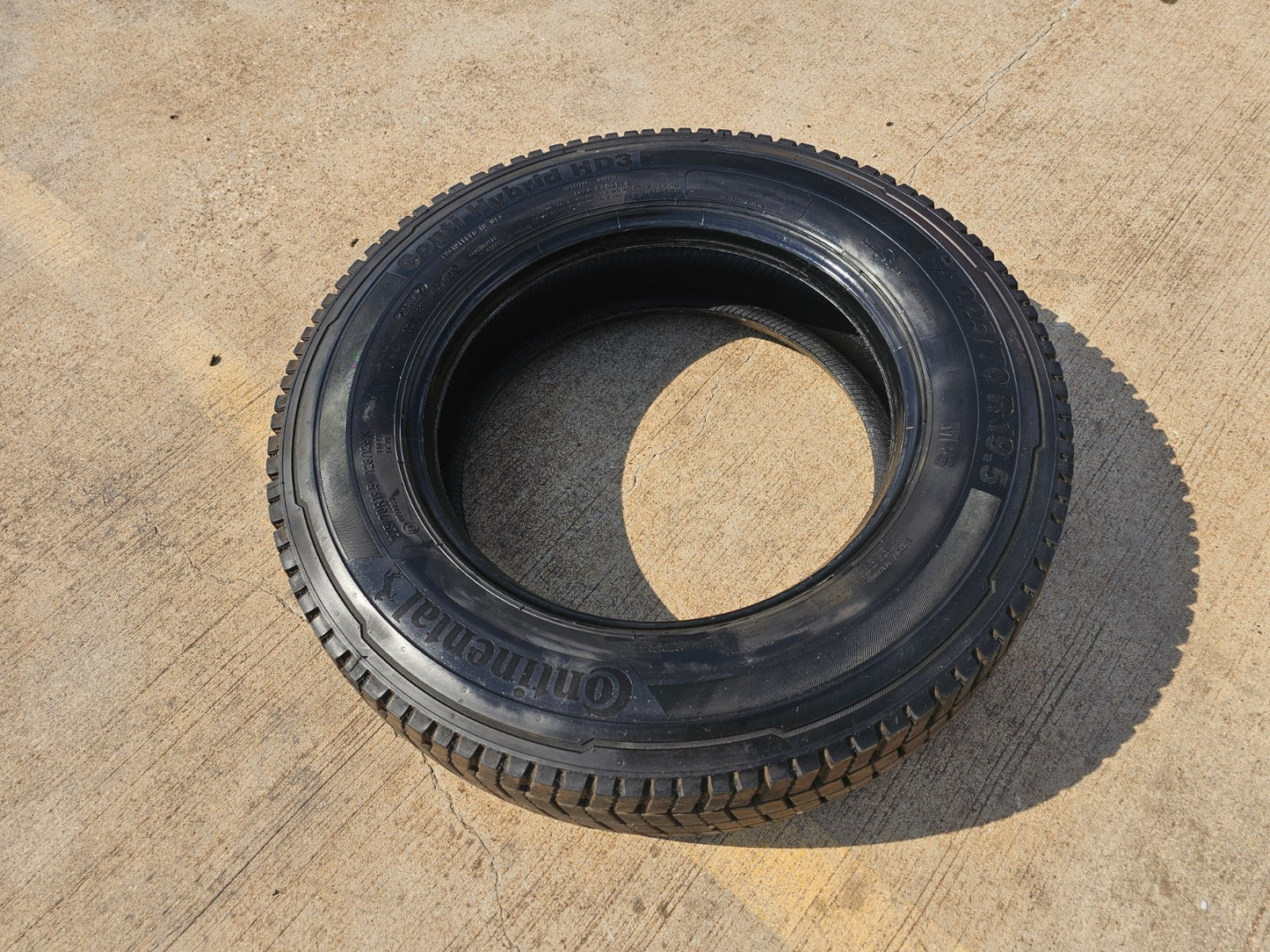 (1) 225/70/19.5 Continental Conti Hybrid HD3 tire 225/70r19.5 LT 14 PLY