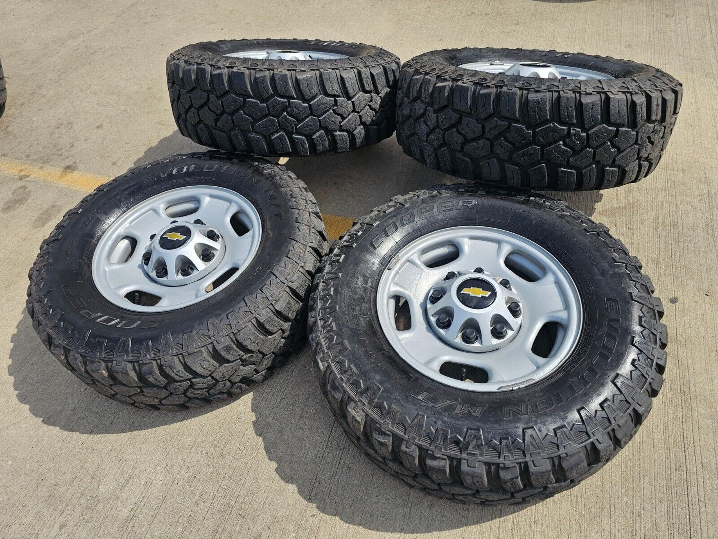 17" Chevy Silverado GMC Sierra 2500 OEM 8095 wheels rims 33" M/T