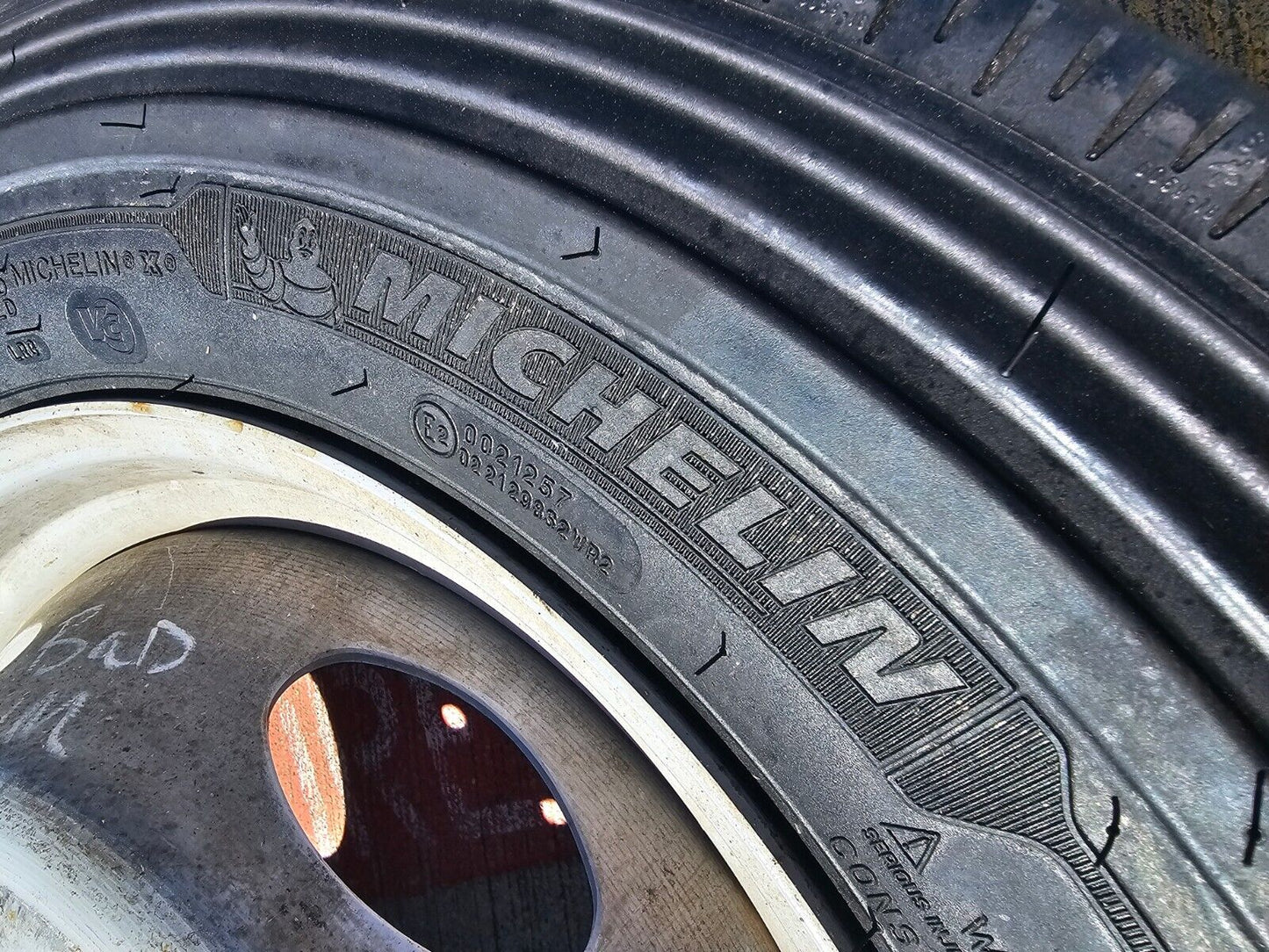 19.5" Ford F-450 Dually F-550 rim RAM 4500 OEM 10x225 spare MICHELIN NEW
