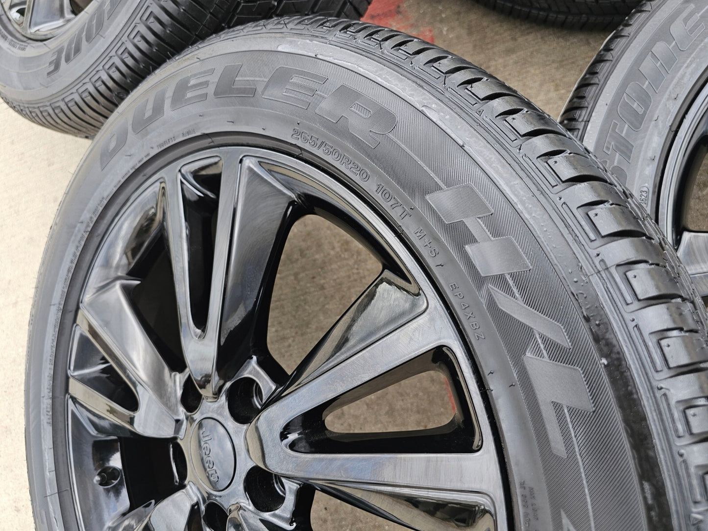 20" Jeep Grand Cherokee L OEM wheels rims 2393