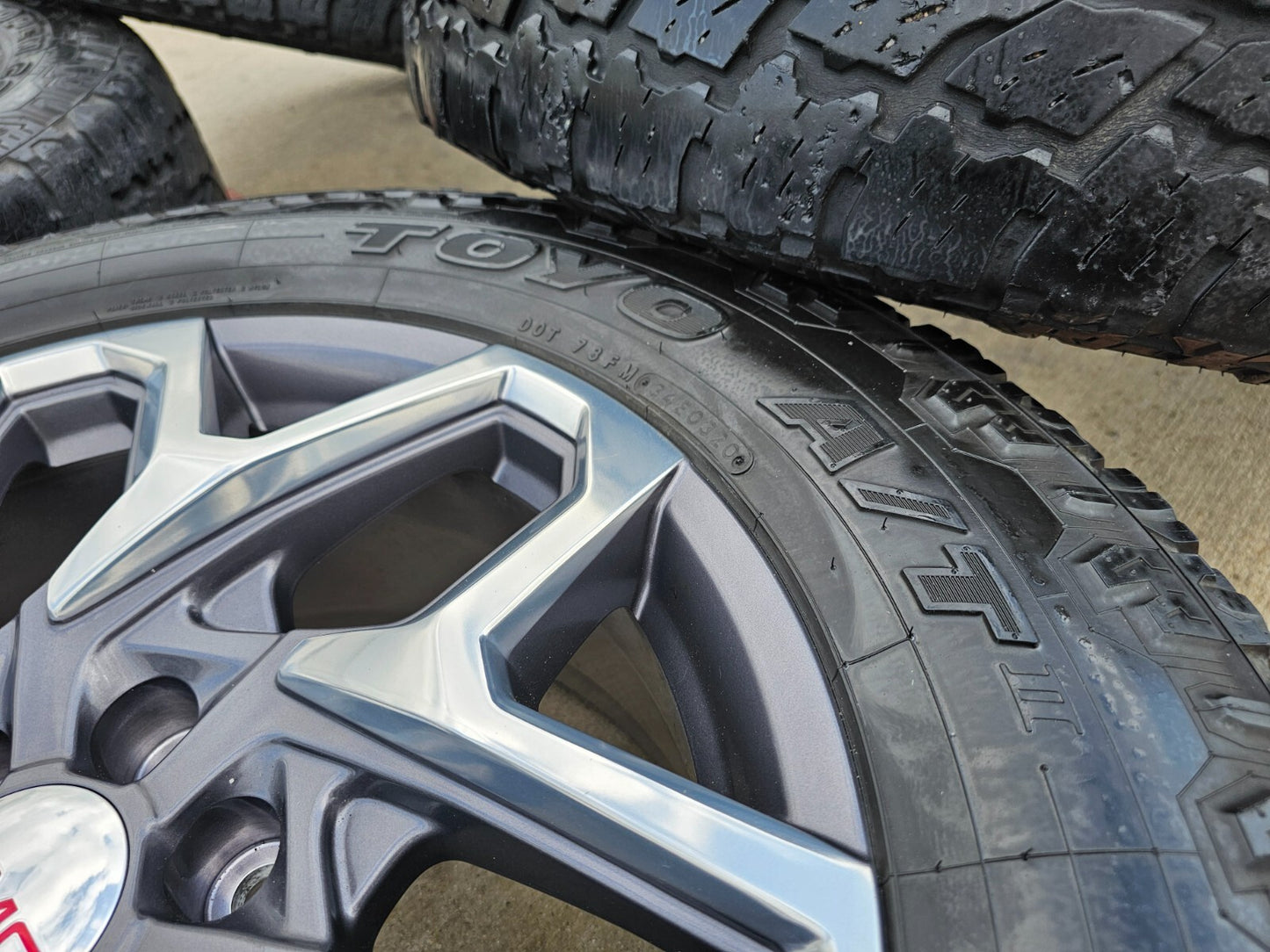 20" GMC Sierra Yukon AT4 Tahoe Silverado OEM wheels rims 95369 TOYO A/T2