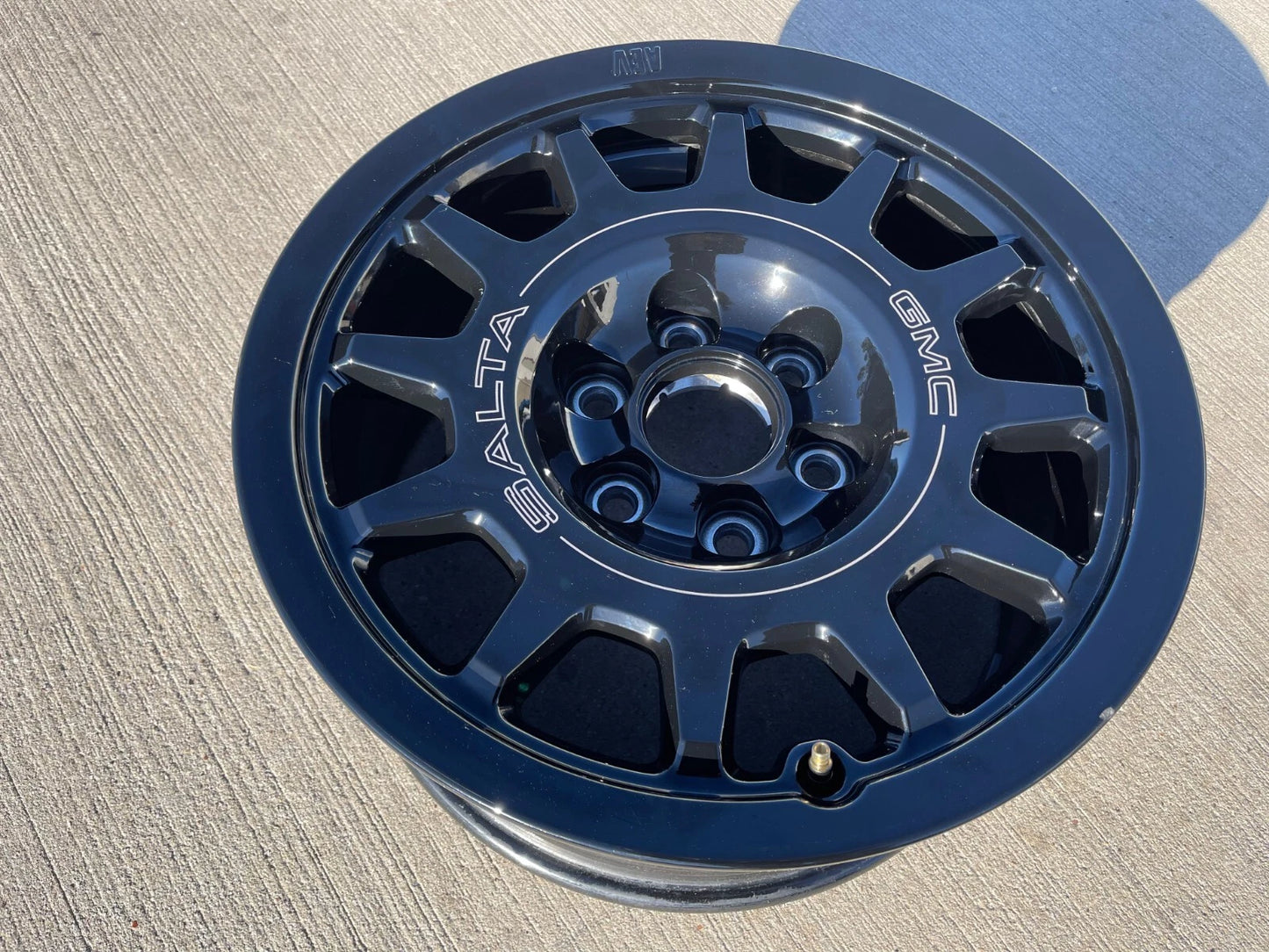 (4) 18" AEV SALTA GMC Sierra AT4X Chevy Silverado OEM rims wheels 2024 2025 2026