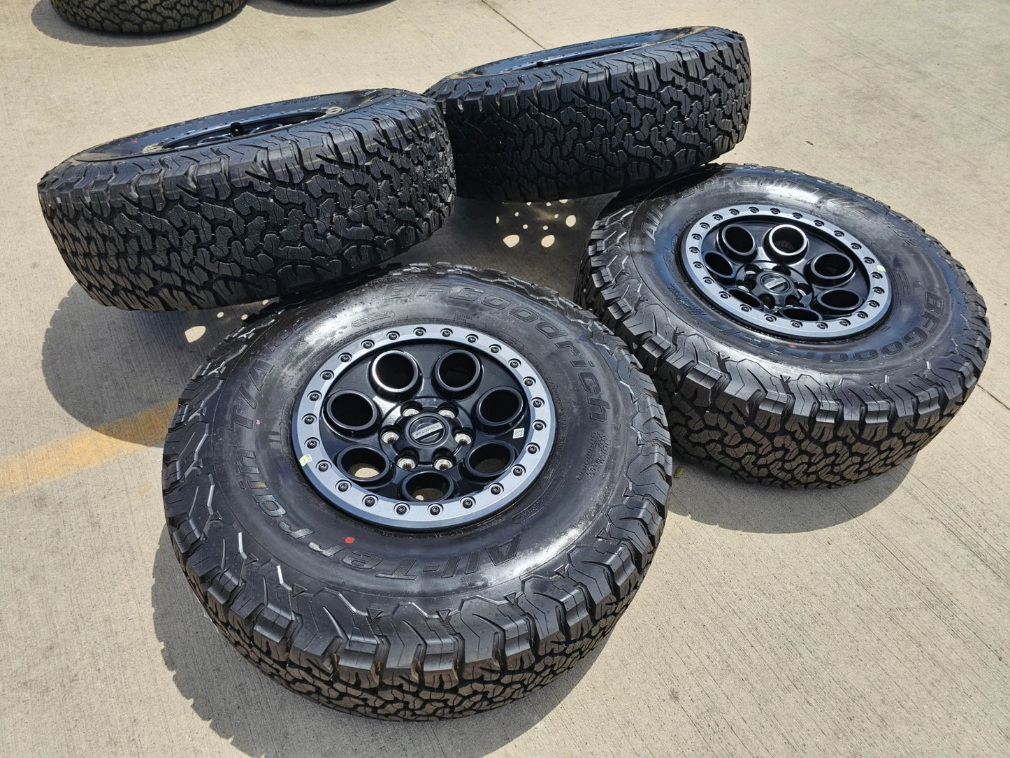 17" Ford F-150 Raptor OEM BEADLOCK rims wheels BFG KO2 37" tires NEW