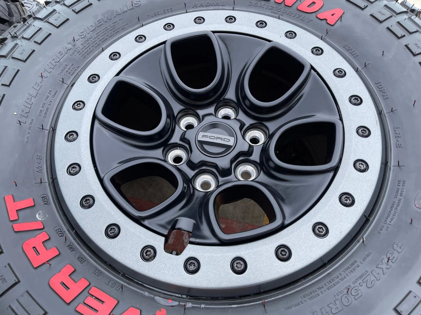 17" Ford F-150 Raptor OEM BEADLOCK rims wheels 10459 95210 KENDA 35" tires NEW