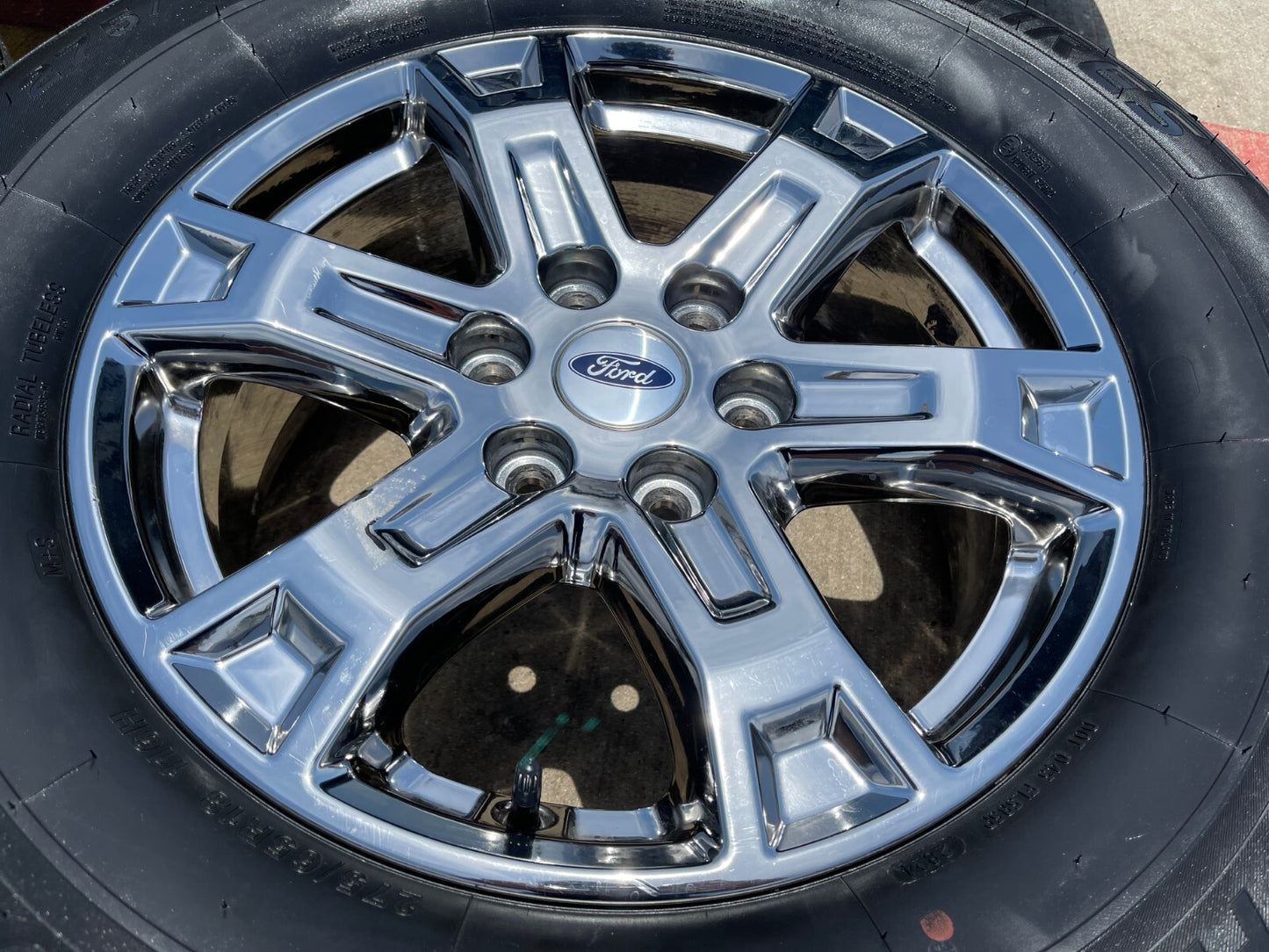 18" Ford F-150 Expedition OEM chrome rims wheels tires