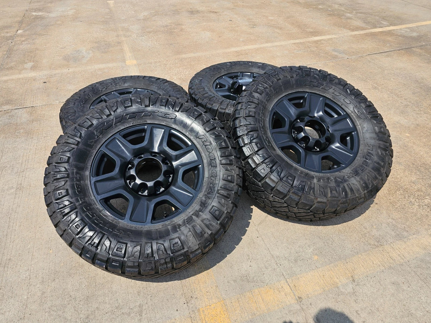 18" Ford F-250 F-350 TREMOR FX-4 OEM black wheels 10298 tires 35"