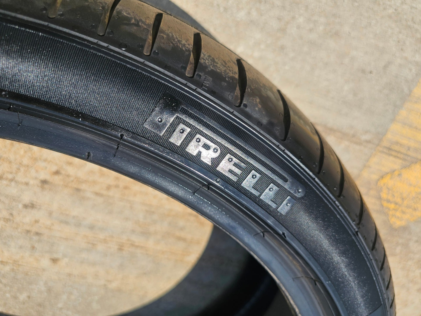 (1) 265/35/21 Pirelli P Zero tire Elect LM1 NEW take off!