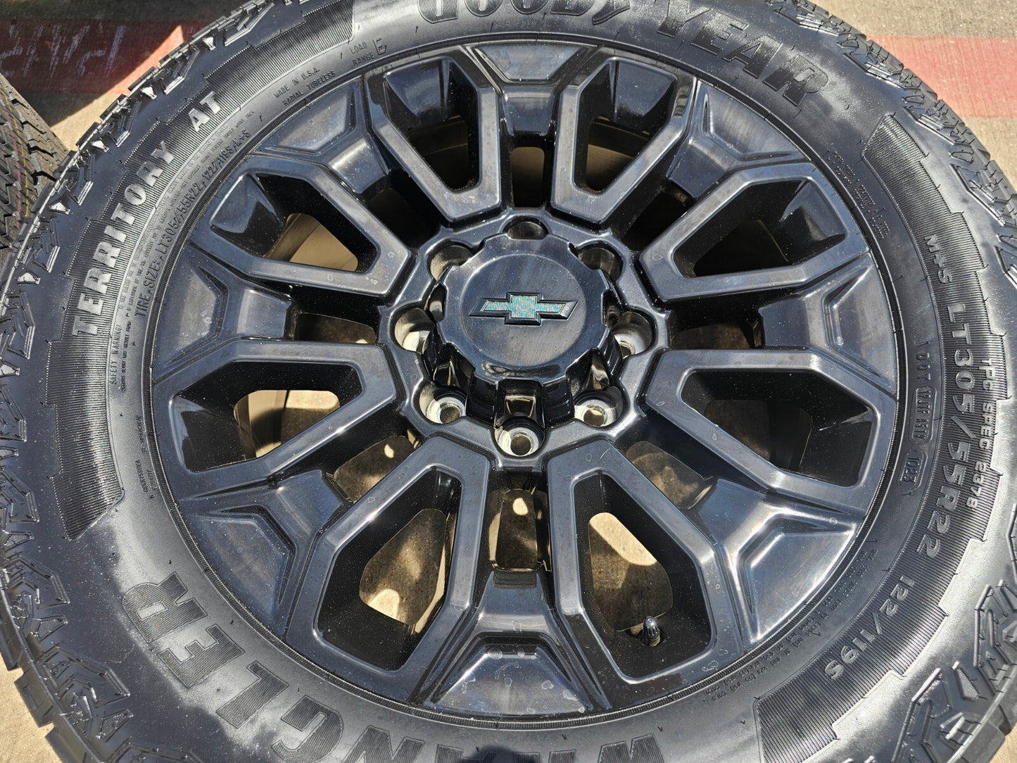 22" Chevy Silverado GMC Sierra 2500 OEM wheels rims A/T tires 2024 2025 2026 NEW