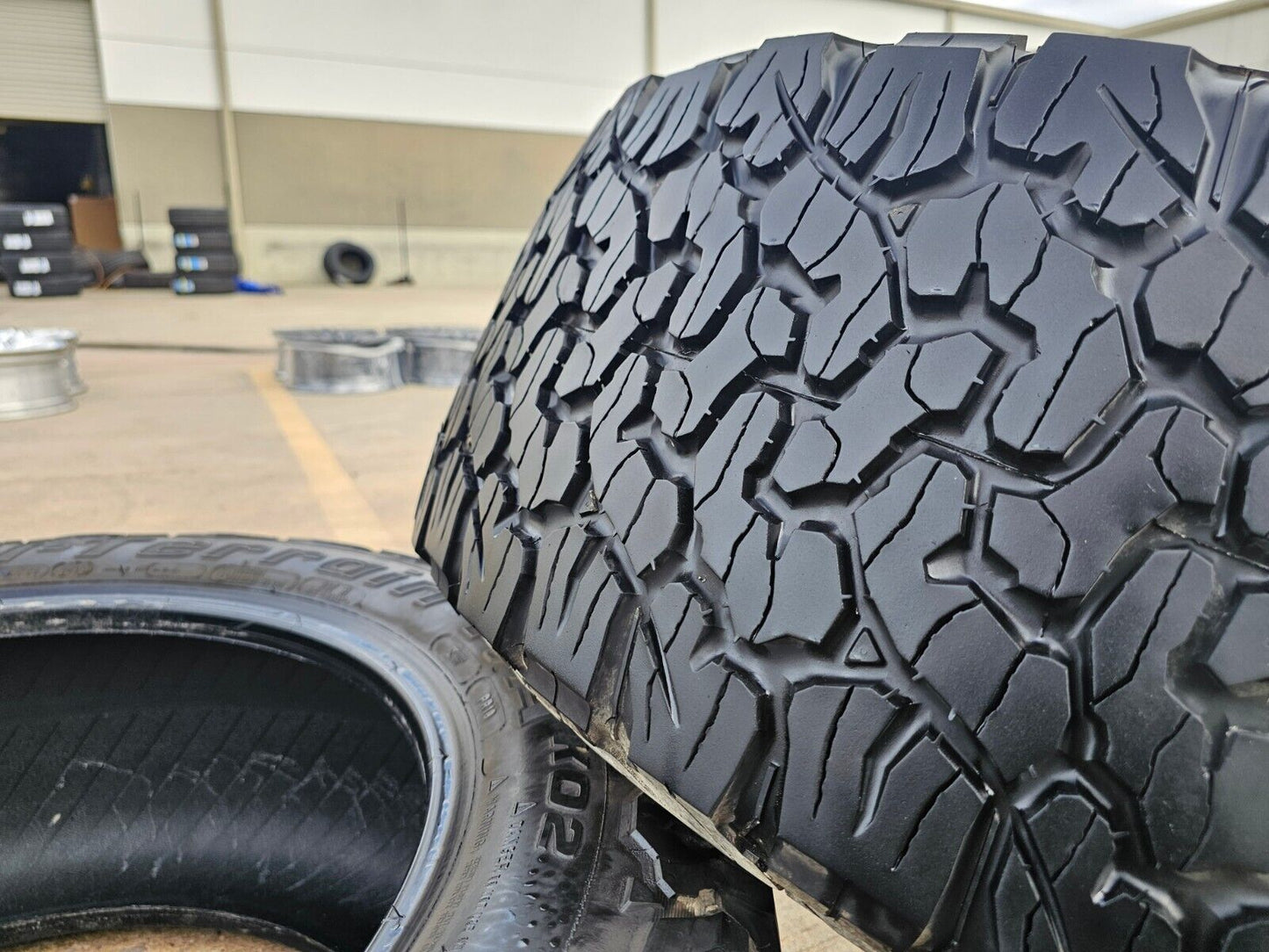 (1) 35x12.5x22 BFGoodrich BFG All Terrain A/T T/A KO2 tire 117R E 10 PLY