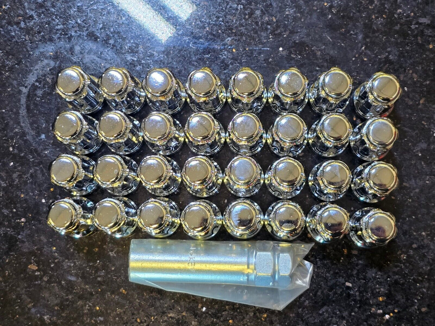 (32) 14x1.5 lug nuts chrome RAM 2500 3500 Chevy Silverado GMC Sierra lugs