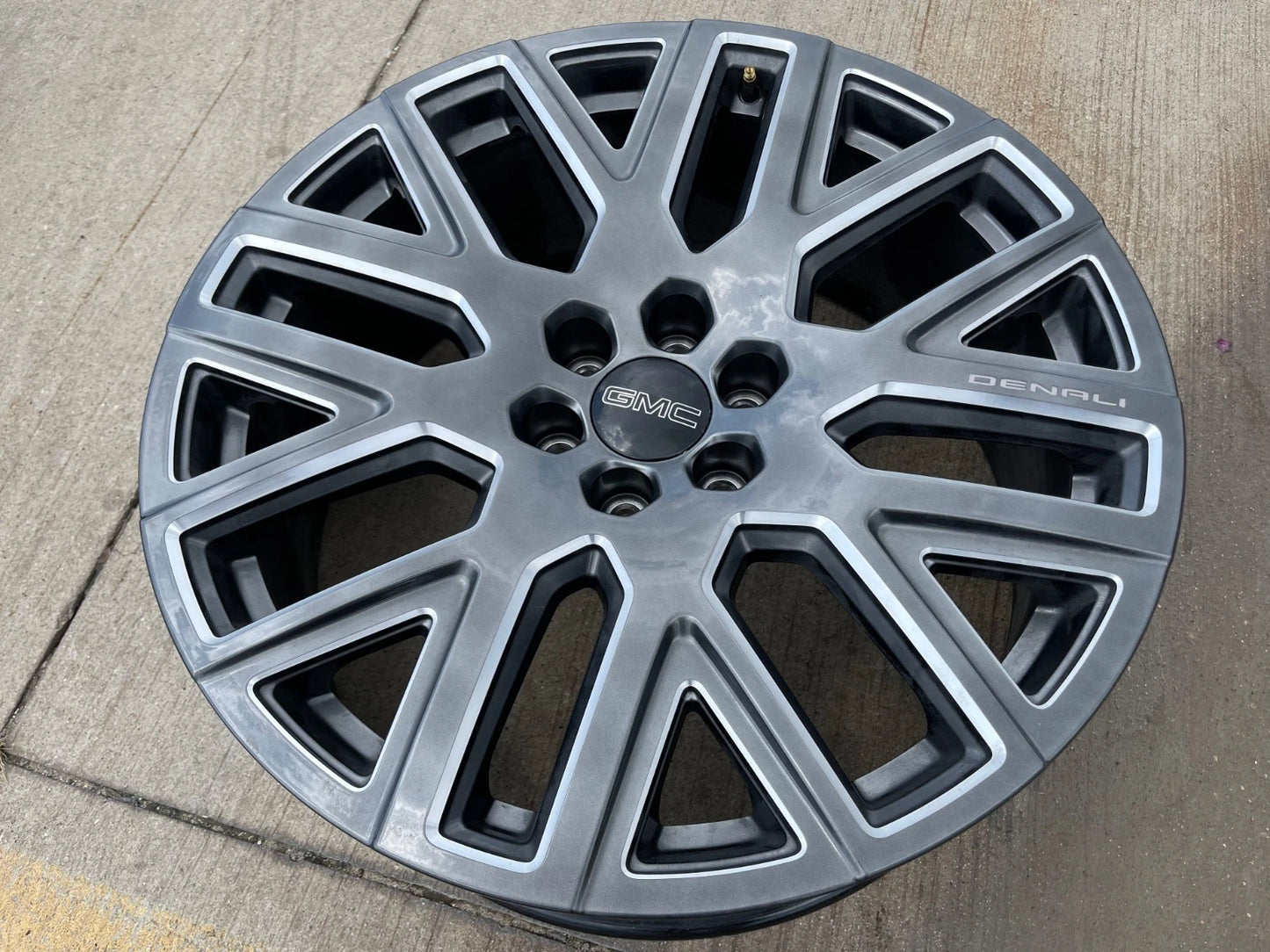 24" GMC Yukon Sierra DENALI OEM wheel rim 2022 2023 2024 2025 2026 NEW