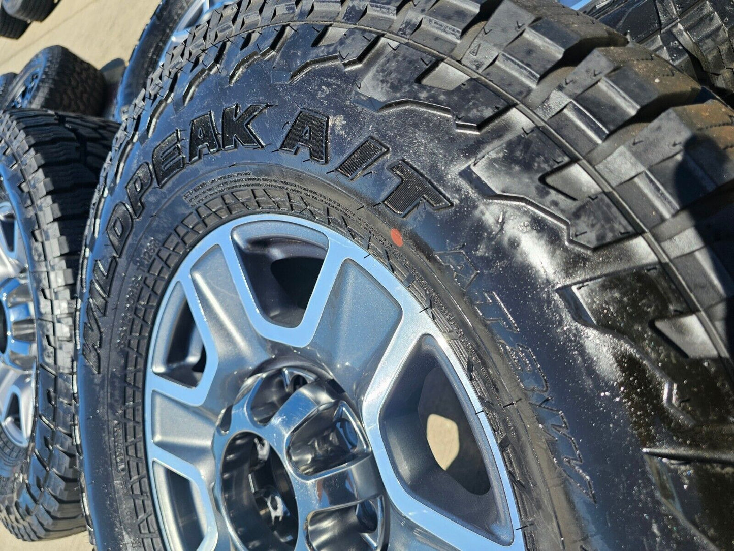 18" Ford F-250 F-350 TREMOR FX-4 OEM wheels 10298 tires FALKEN 35"