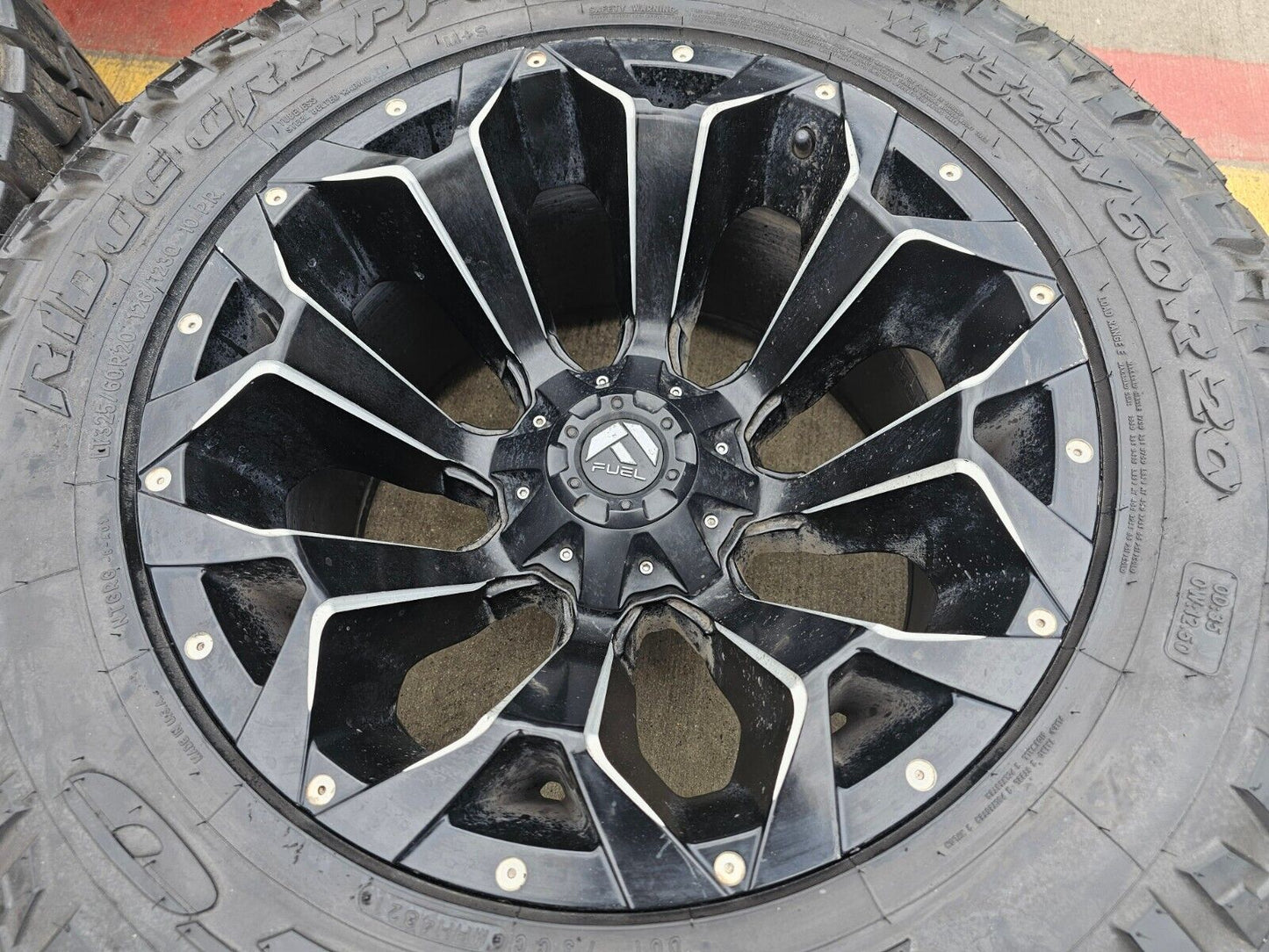 20x12 Fuel D546 Assault Chevy Silverado Ford F-150 RAM wheels rims 6x139 6x135