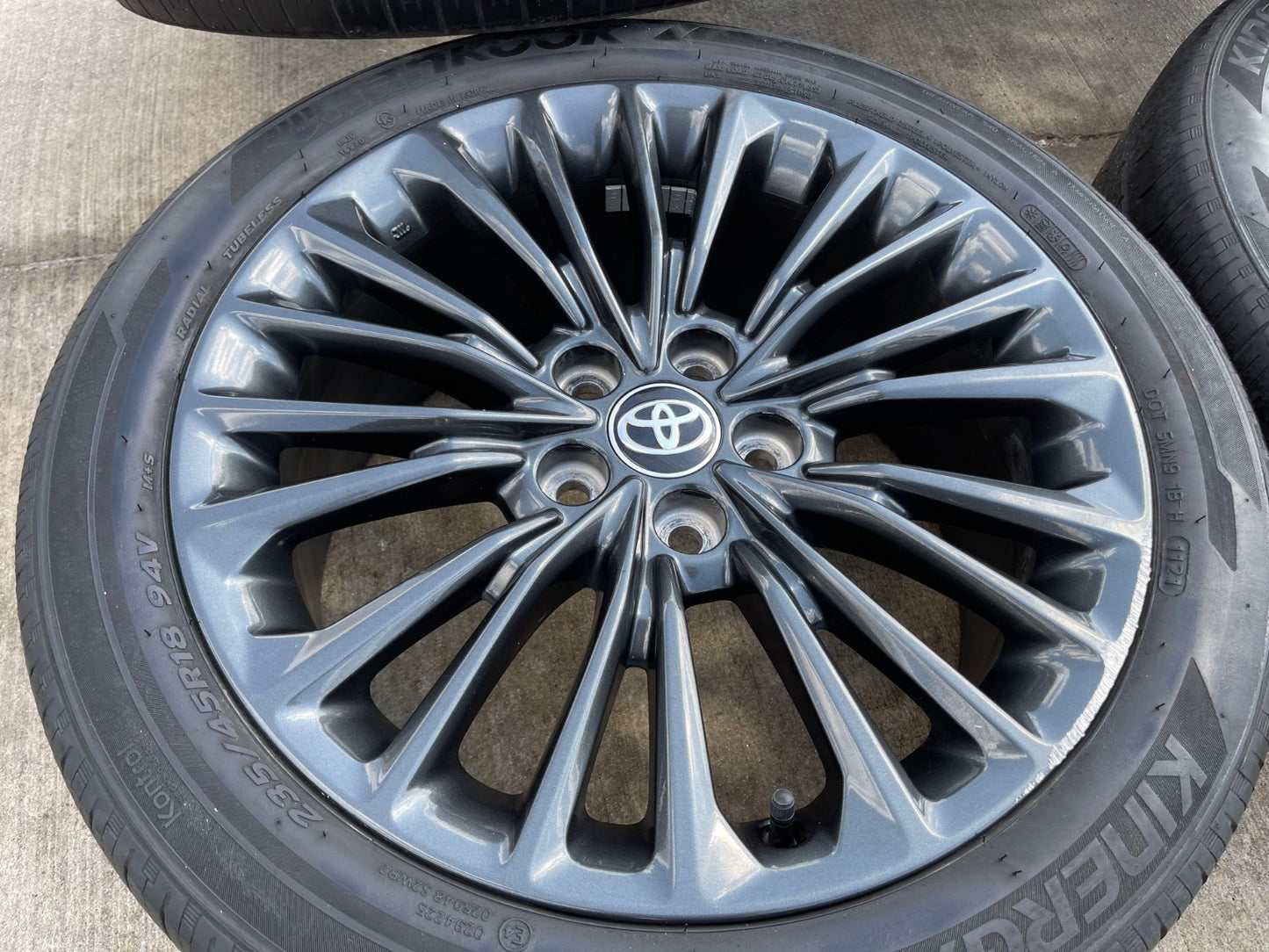 18" Toyota Avalon Camry OEM wheels rims 75233 CHR 2018 2019 2020 2022 2023 2024