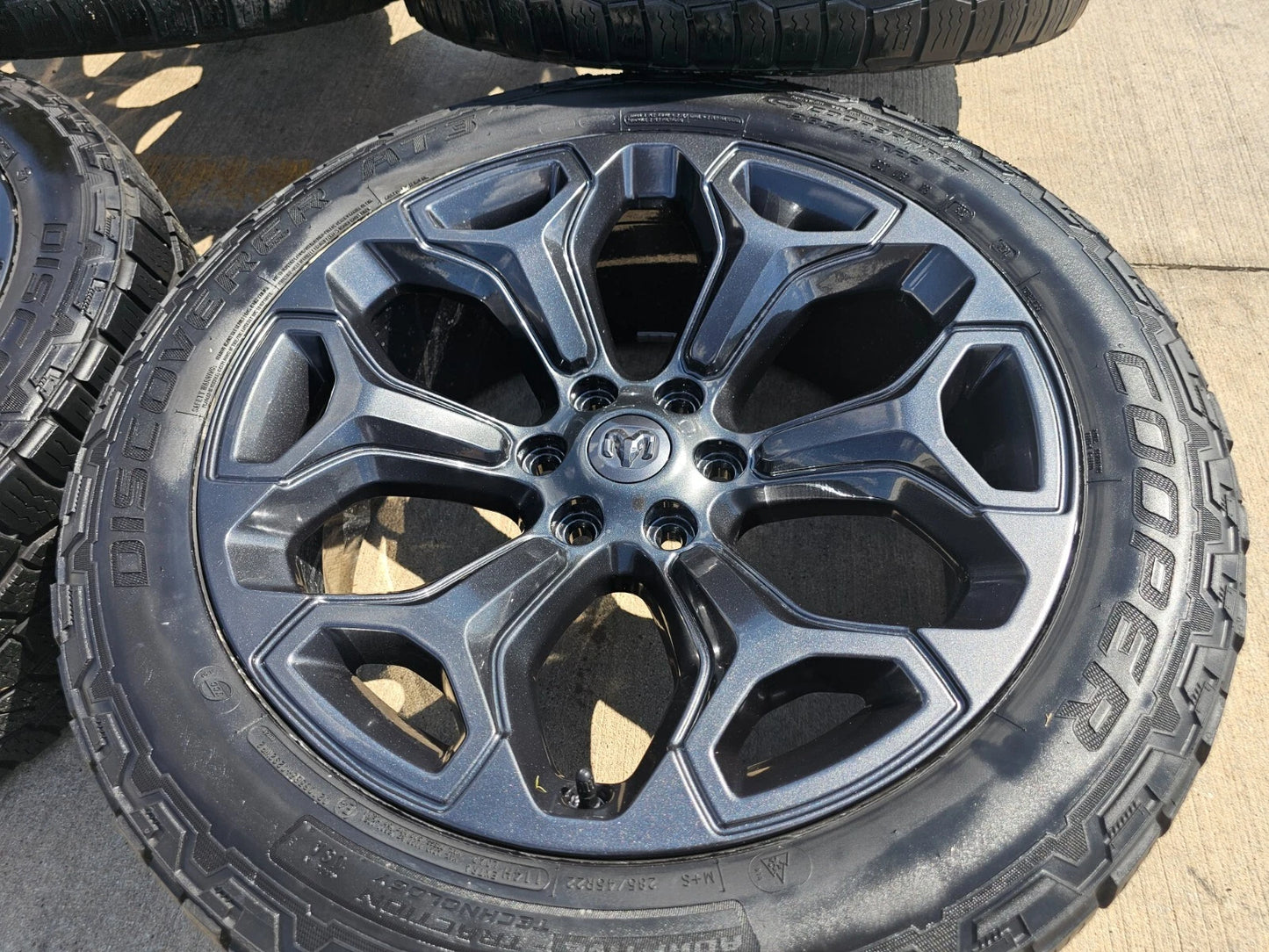 22" Dodge Ram 1500 OEM Laramie wheels LIMITED Gray 2685 2727 tires