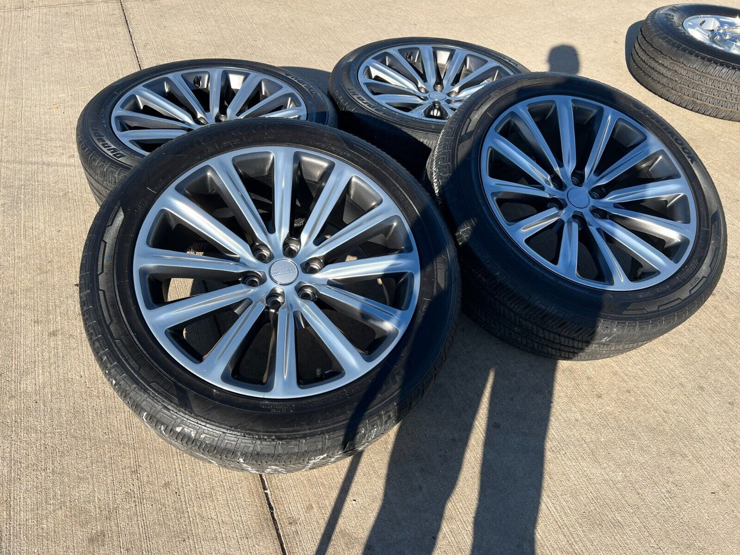 22" Jeep Grand Wagoneer OEM SERIES 3 wheels rims 95298 Dodge Ram 1500 tires