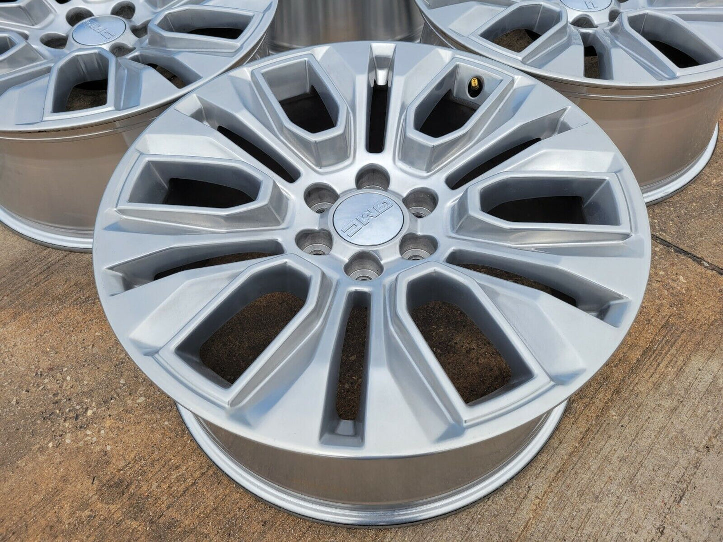 (1) 22" GMC Yukon Sierra DENALI Chevy 5943 OEM wheel rim 2022 2023 2024 2025 NEW