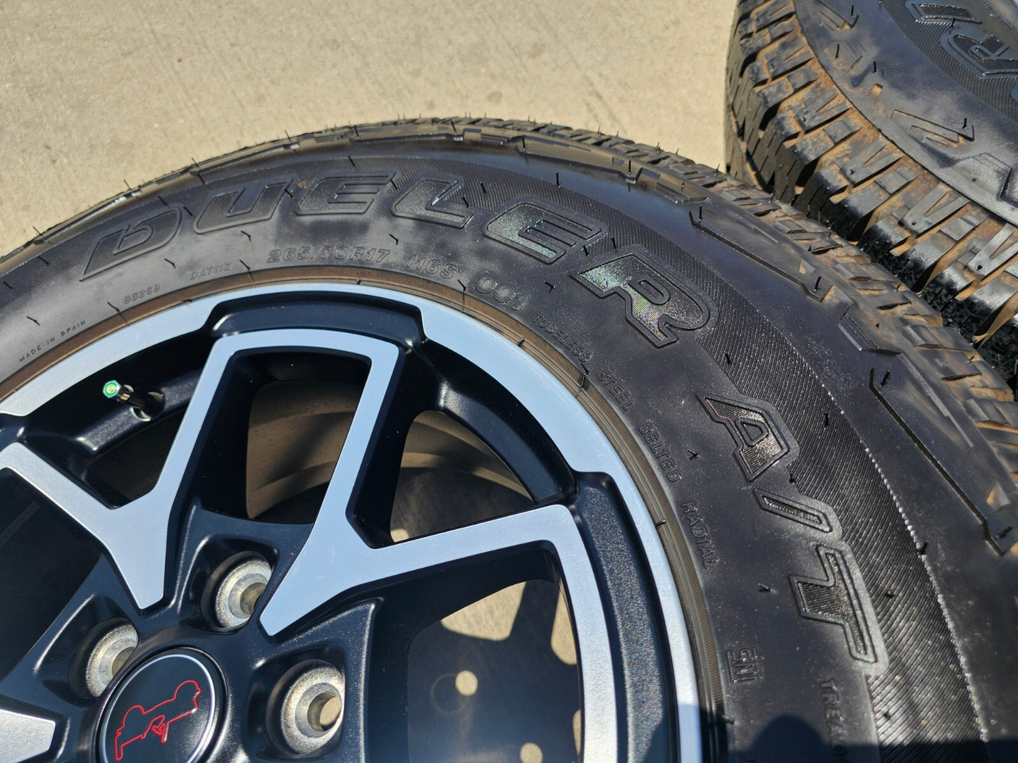 17" Jeep Wrangler Rubicon OEM wheels rims Gladiator tires A/T 2024 2025 NEW