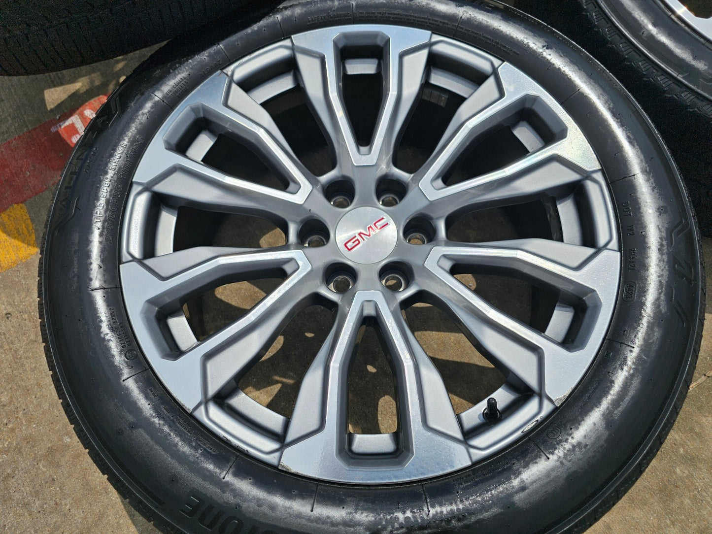 22" GMC Yukon Sierra DENALI OEM wheels rims 14025 97000 tires