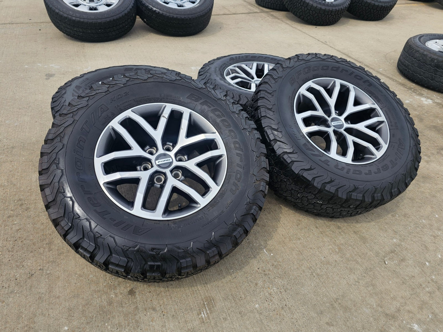 17" Ford F-150 Raptor OEM 10115 rims wheels tires BFG KO2 A/T 33"