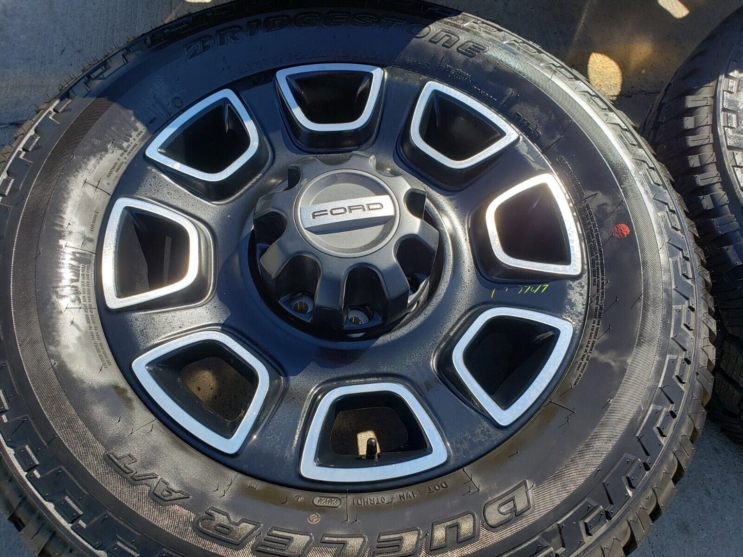 20" Ford F-250 F-350 OEM Lariat Platinum wheels rims 10486 tires