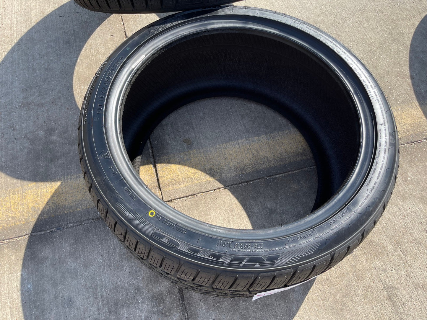 (1) 275/35/19 Nitto Motivo 365 tire 100W XL NEW