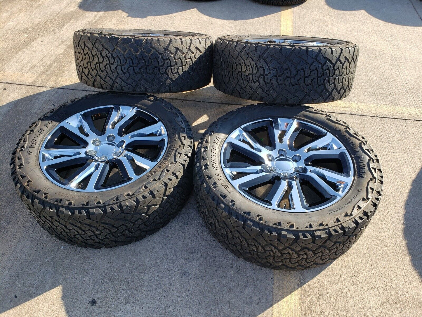 22" Chevy Tahoe Suburban OEM Replica 5907 5901 wheels rims Silverado 35" tires