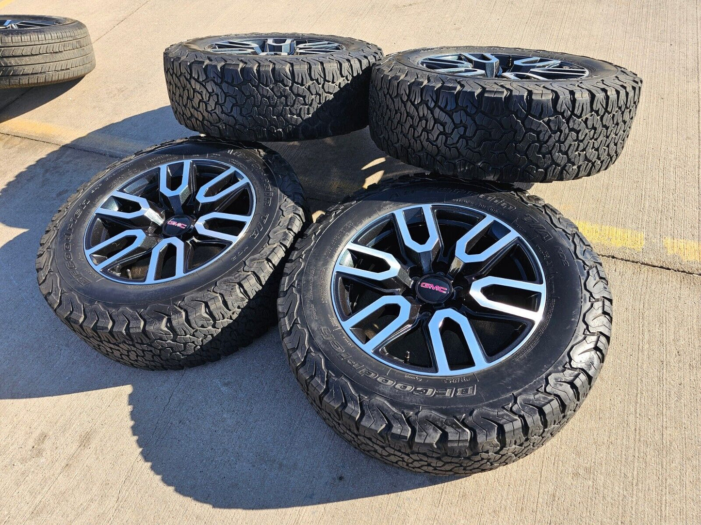 20" GMC Sierra Yukon Chevy OEM black 5914 5918 wheels rims tires BFG 35"