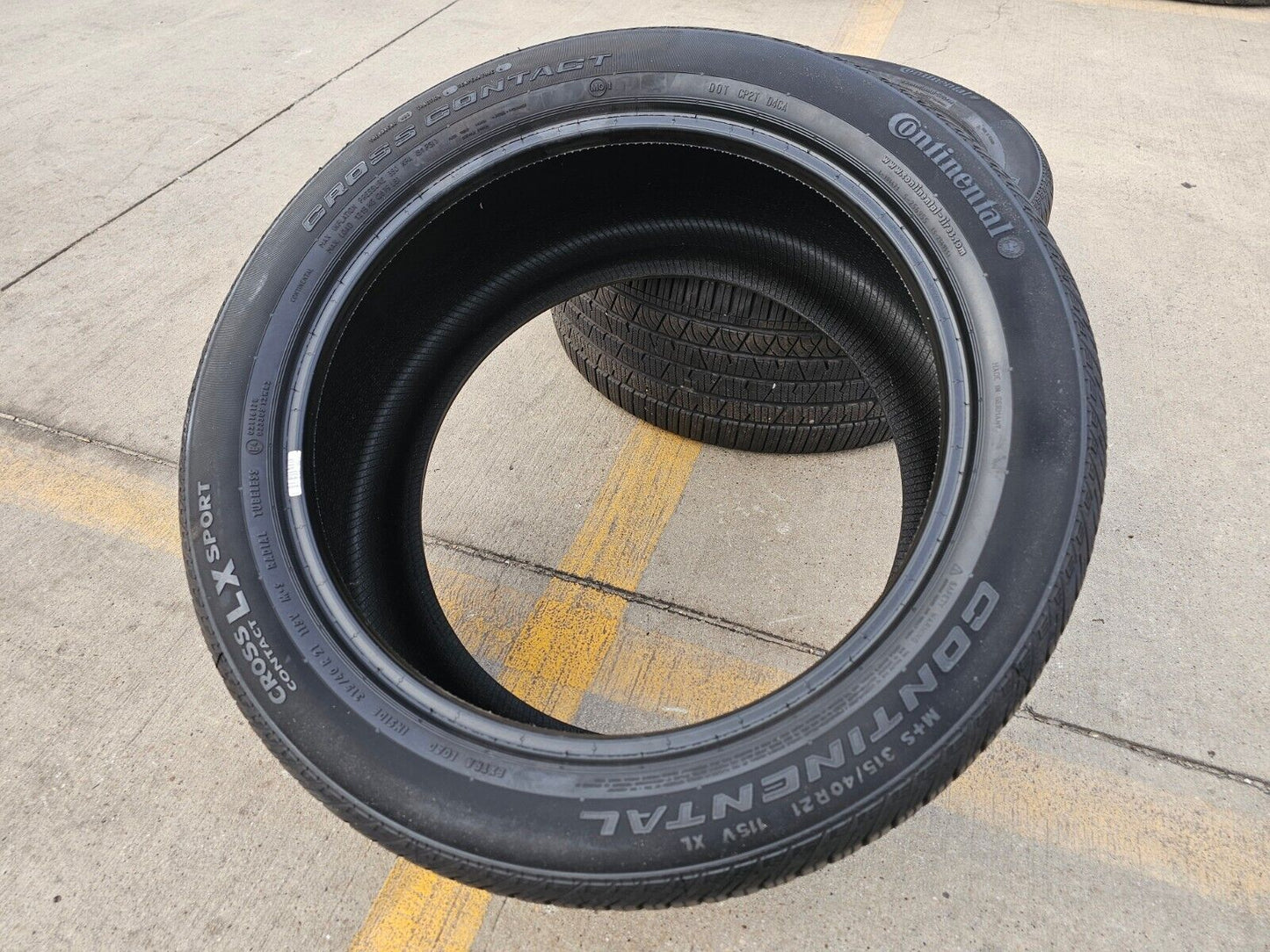 (1) 315/40/21 Continental Cross Contact LX Sport tire
