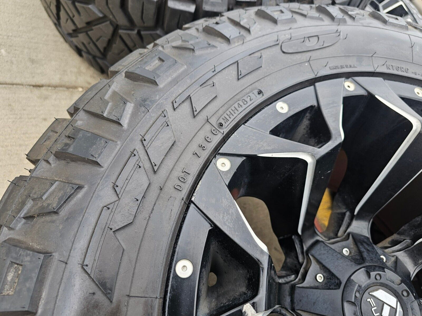 20x12 Fuel D546 Assault Chevy Silverado Ford F-150 RAM wheels rims 6x139 6x135