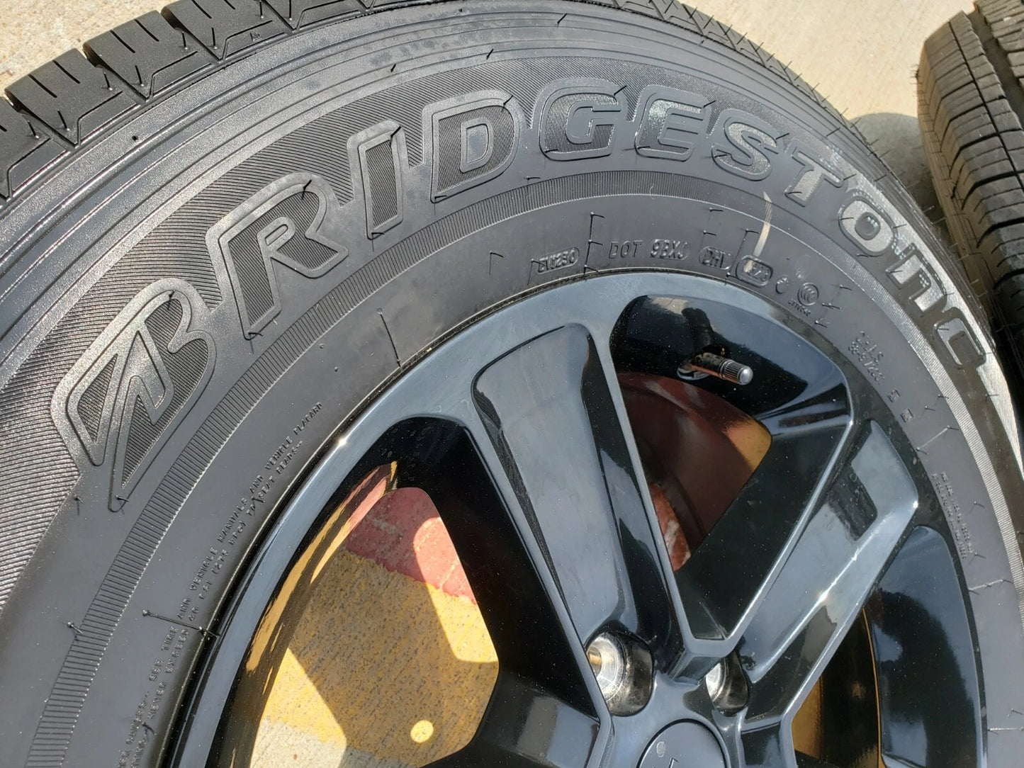 18" Jeep Wrangler Altitude Black OEM wheels rims 9255 9221 tires 2022 2023 2024