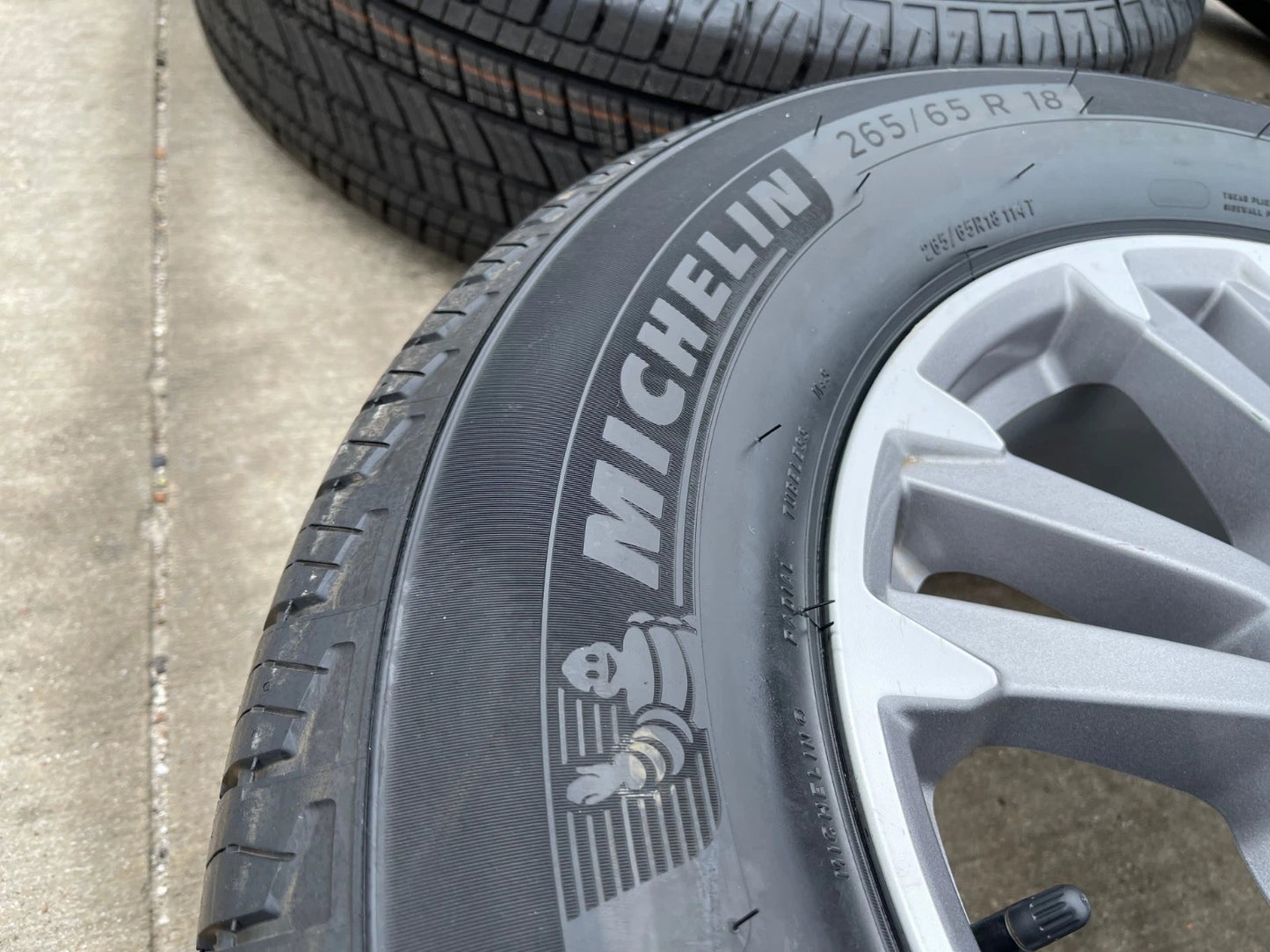 18" Ford F-150 Expedition OEM rims wheels 10001 tires NEW MICHELIN