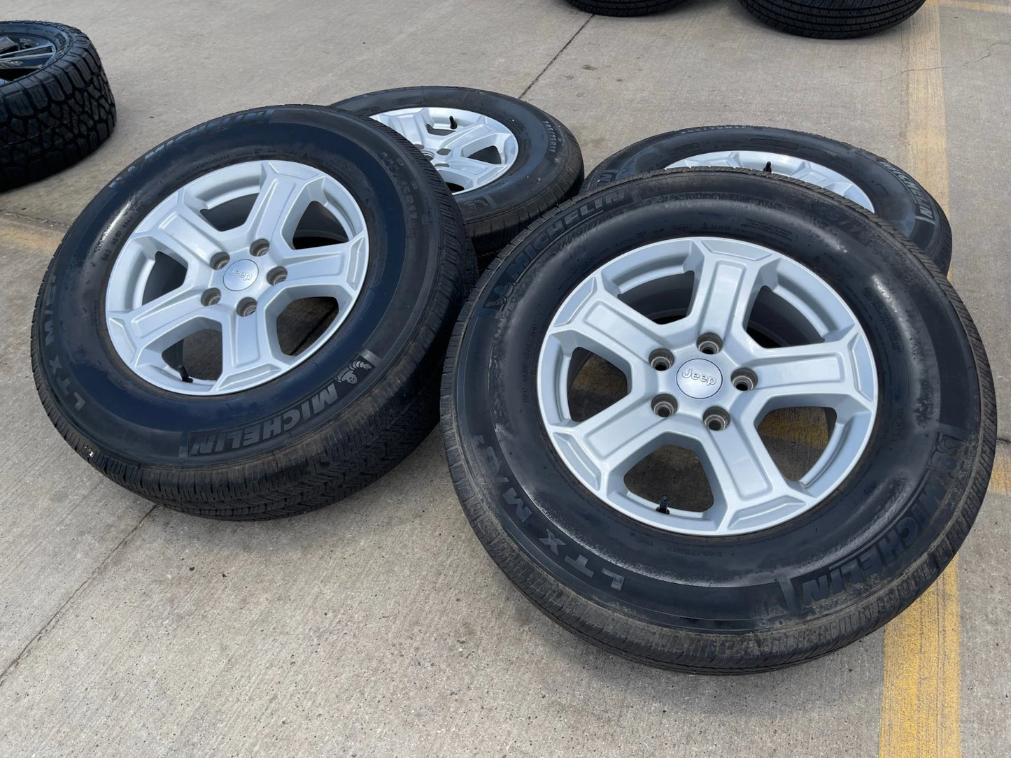 17" Jeep Wrangler Rubicon OEM wheels rims 9216 Gladiator tires MICHELIN