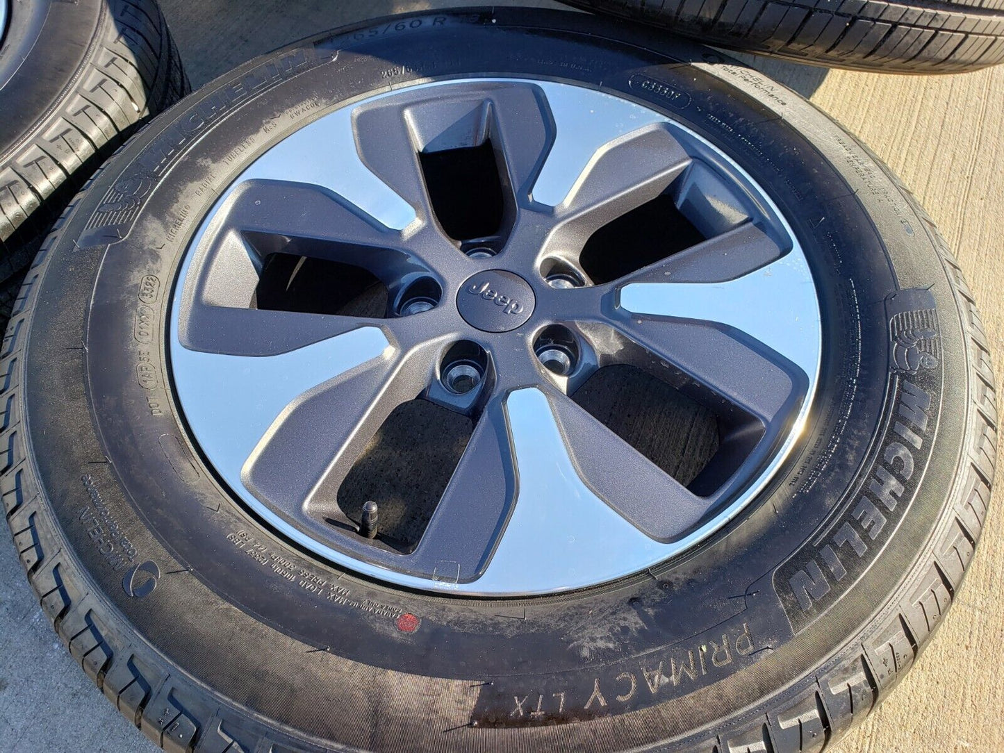 18" Jeep Grand Cherokee L OEM wheels rims 9308 Durango tires MICHELIN