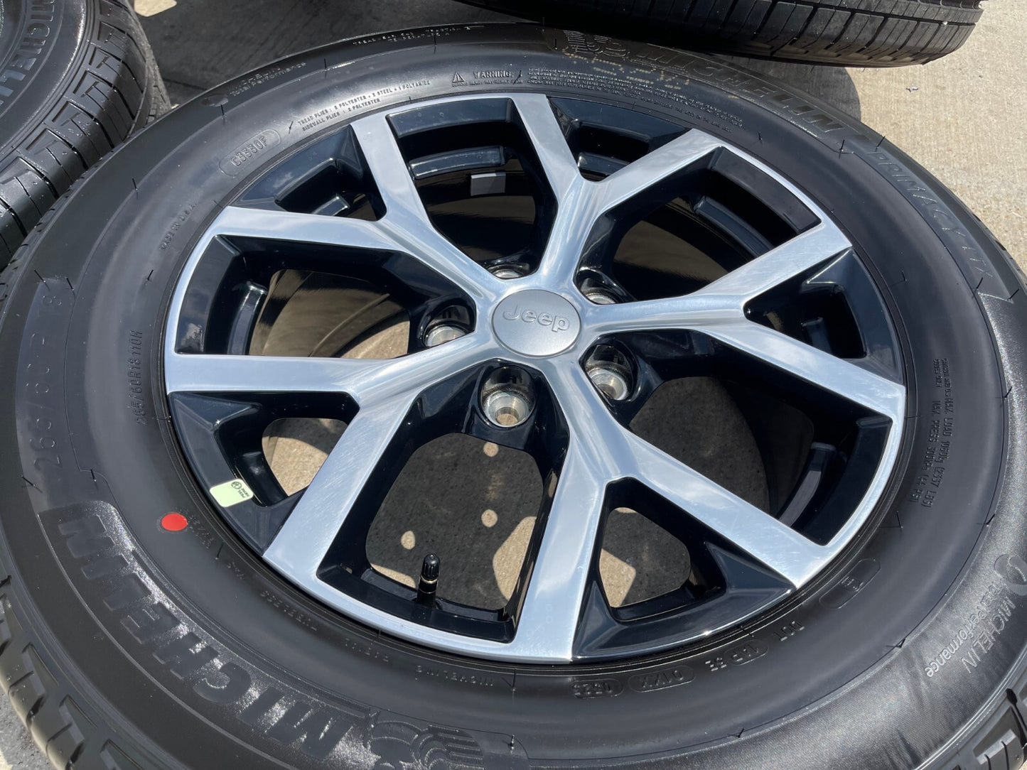 18" Jeep Grand Cherokee L OEM wheels rims 9285 Durango tires 2025 MICHELIN NEW