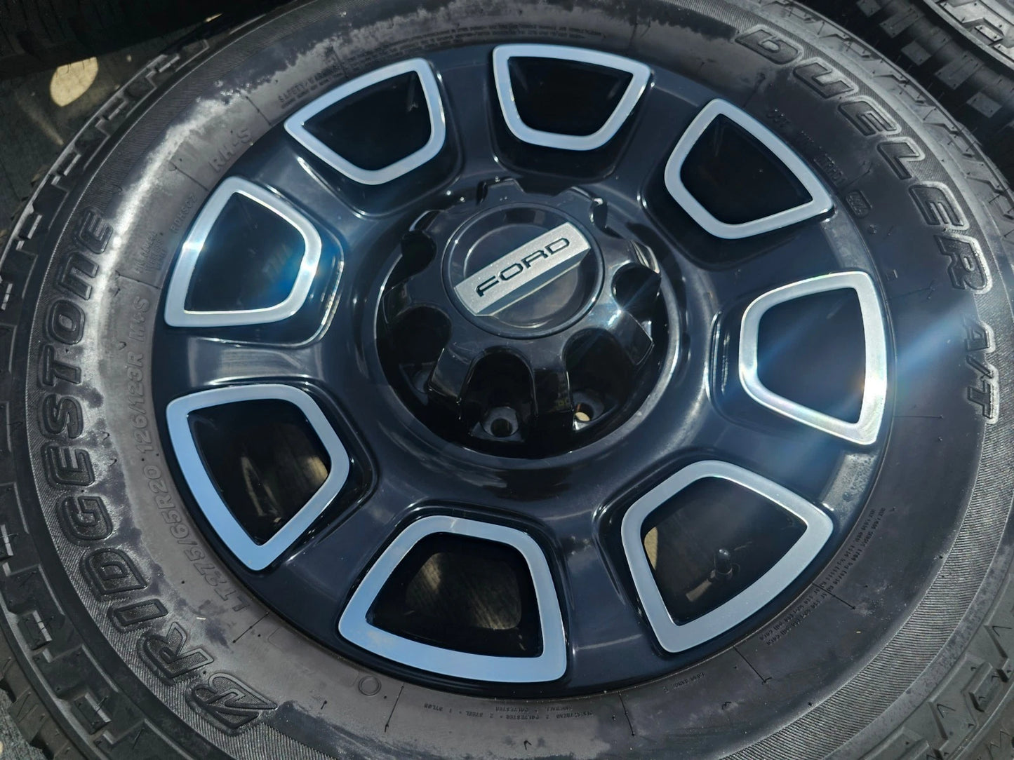 20" Ford F-250 F-350 OEM Lariat Platinum wheels rims 10486 tires 2024 2025