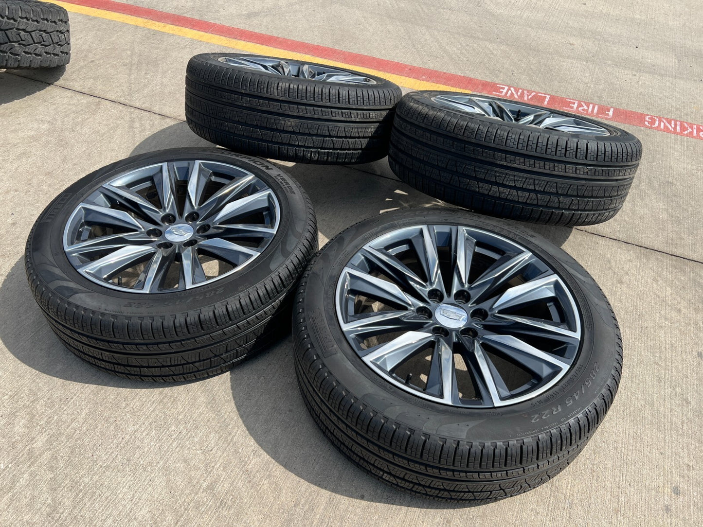 22" Cadillac OEM wheels rims GMC Sierra Escalade 95028 tires PIRELLI NEW