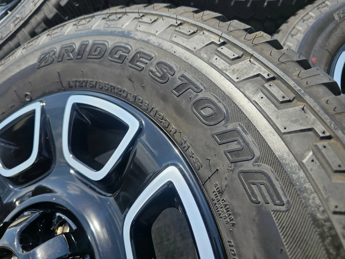 20" Ford F-250 F-350 OEM Lariat Platinum wheels rims 10486 tires 2024 2025