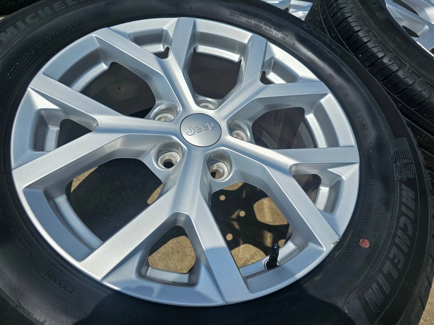 18" Jeep Grand Cherokee L OEM wheels rims 9285 Durango tires MICHELIN