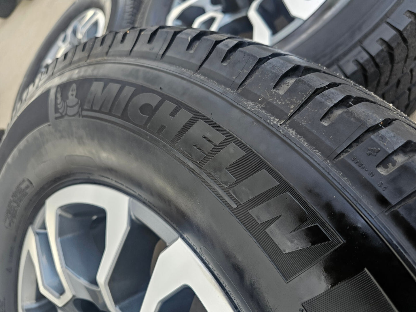 18" GMC Sierra AT4X Chevy Silverado 2500 3500 OEM 5949 wheels rims MICHELIN