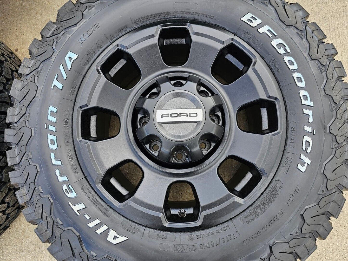 18" Ford F-250 F-350 OEM TREMOR rims wheels 10482 BFG 33" tires 2024 2025 NEW