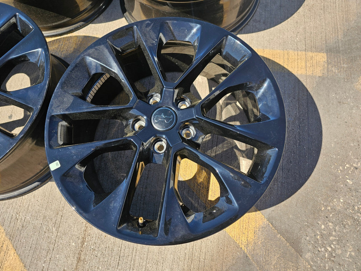 20" Jeep Wrangler HIGH ALTITUDE OEM Black wheels rims Gladiator 9262 96902 NEW