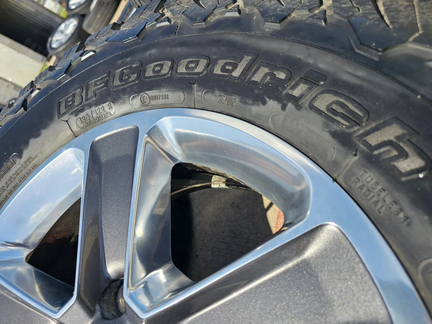 18" Jeep Wrangler Sahara Rubicon OEM 9221 9255 wheels rims BFG 33"