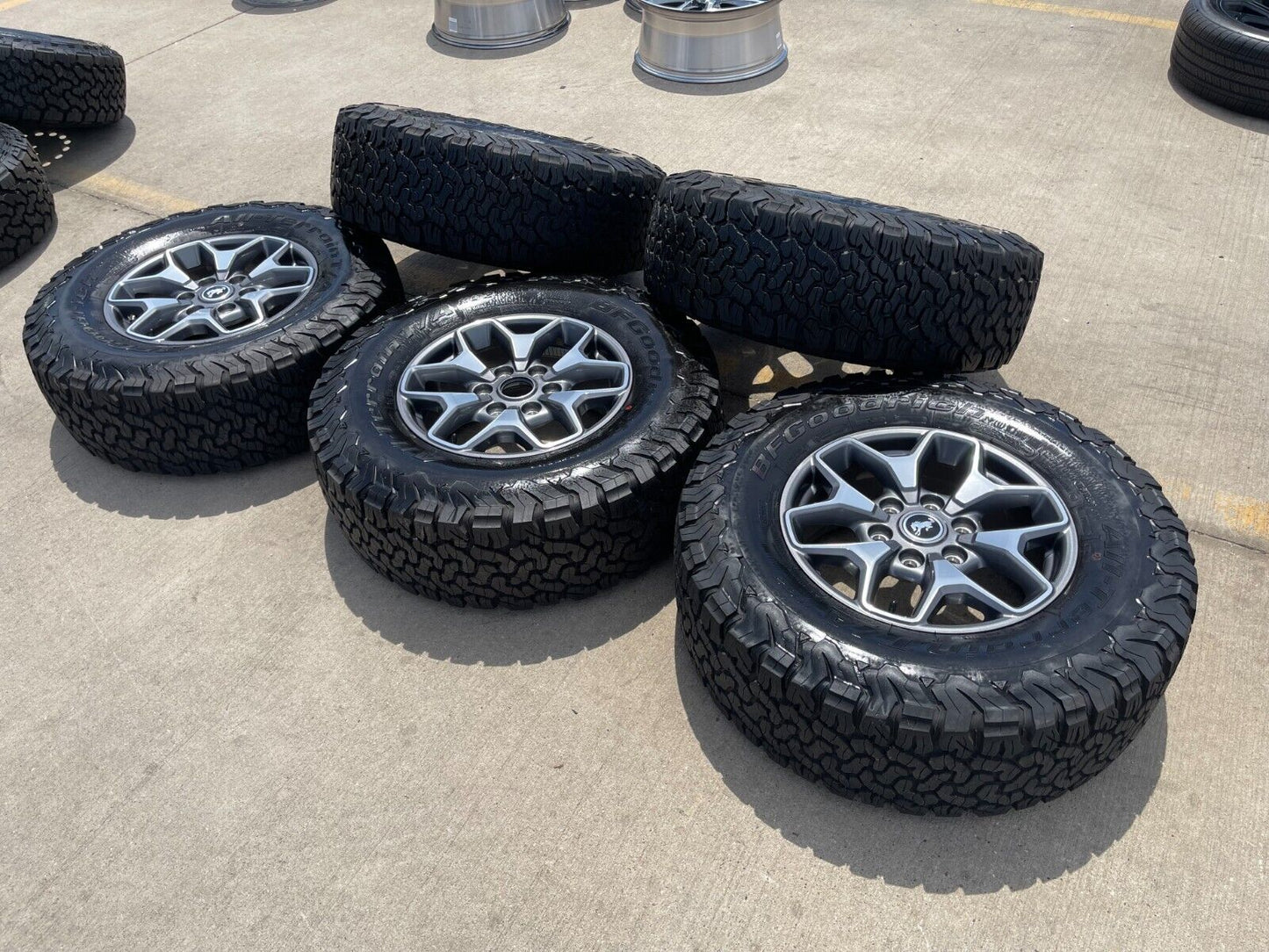 17" Ford Bronco wheels rims KO2 SASQUATCH Ranger 95229 10387 tires BFG