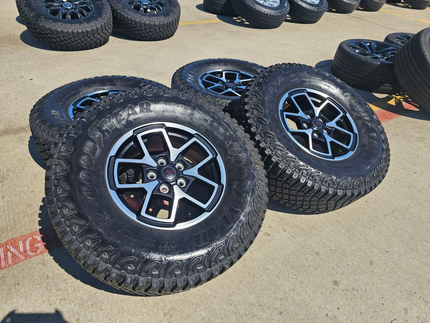 17" Jeep Wrangler Rubicon OEM 9237 wheels rims Gladiator tires 2024 2025 NEW 35"