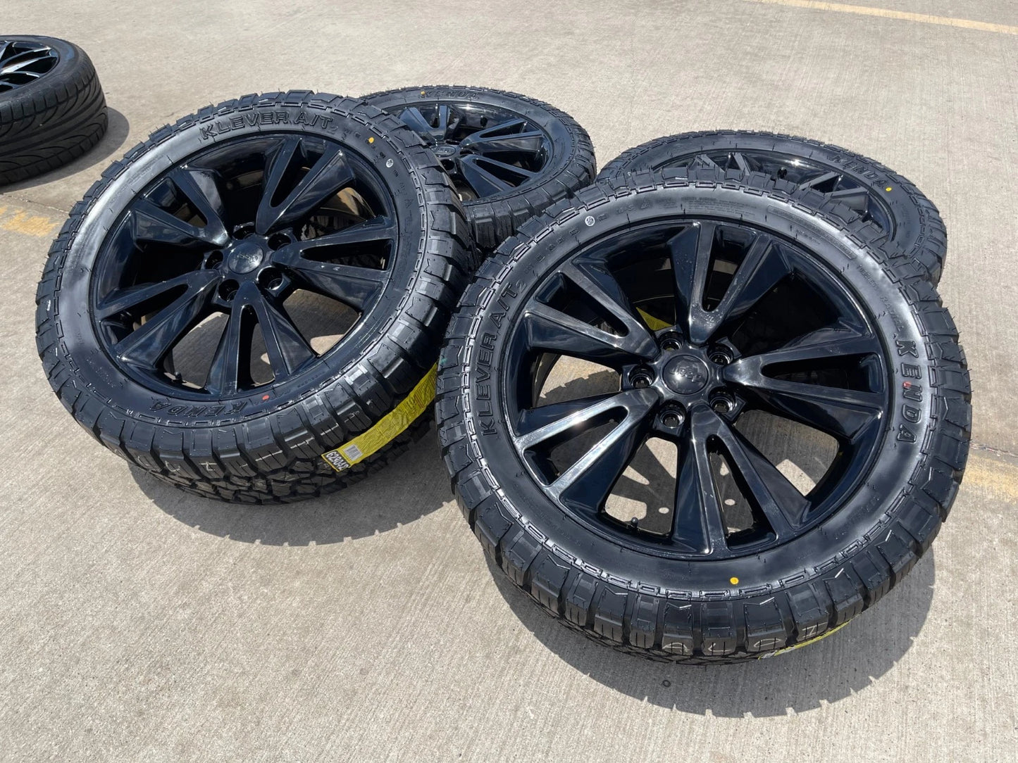 20" Jeep Grand Cherokee L OEM wheels rims 2393 KENDA tires NEW